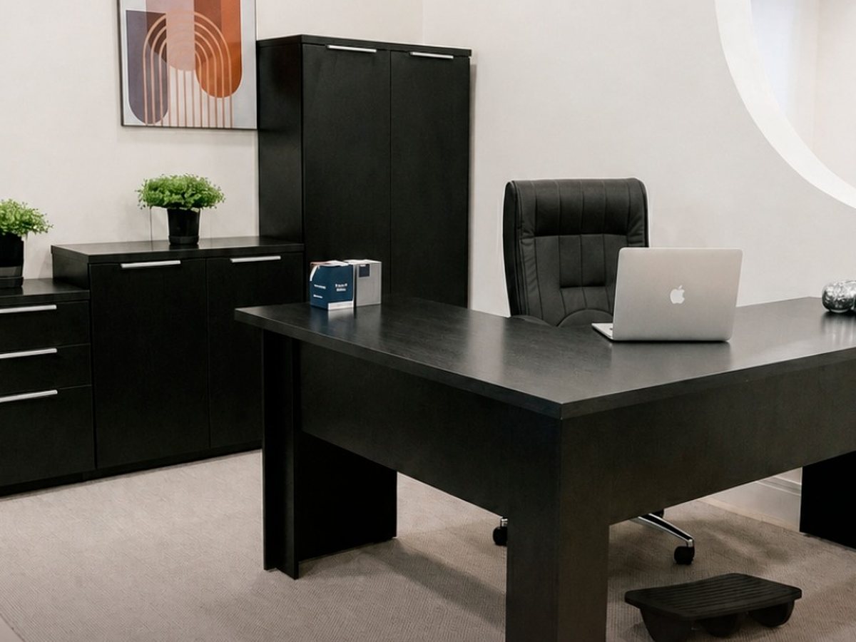 Kit corporativo Form Style com mesa em L, gaveteiro, armário alto e balcão baixo